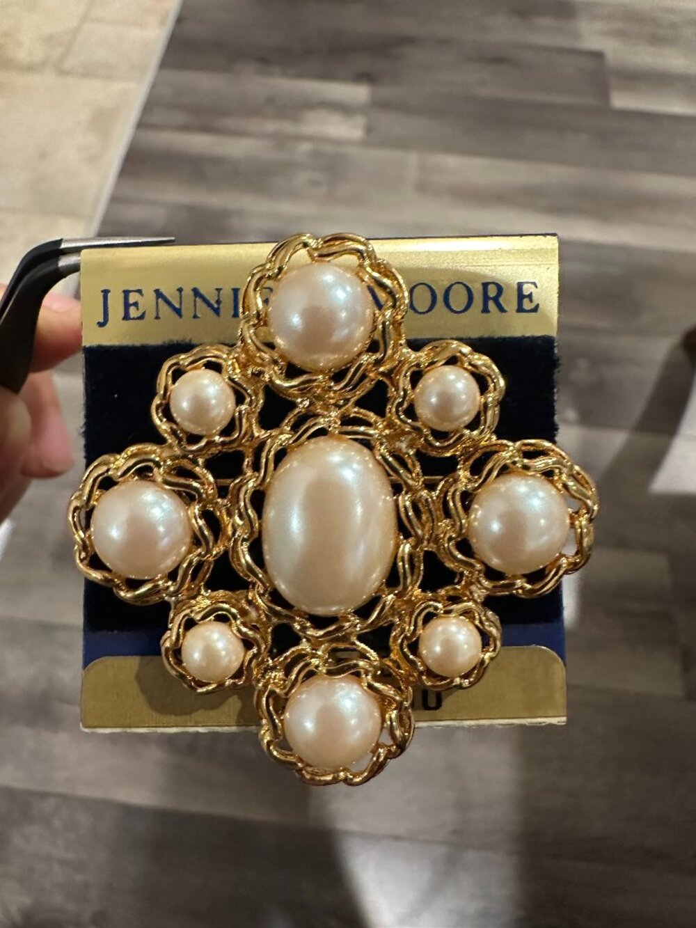 Vintage Jennifer Moore Gold Tone Faux Pearl‎s Brooch Pin with Original Card